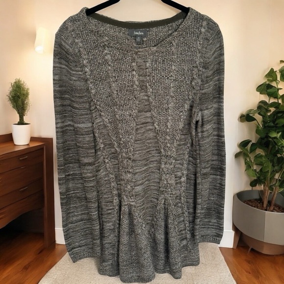 Neiman Marcus Green Ivory Tight Knit Long Sleeve Chucky Pleated Sweater Size M - Picture 1 of 10